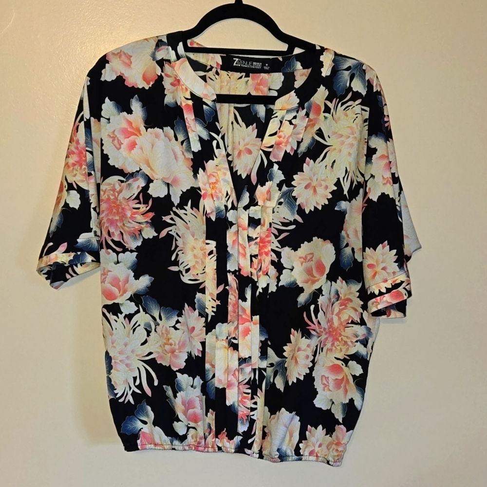 NY& Company Floral Top